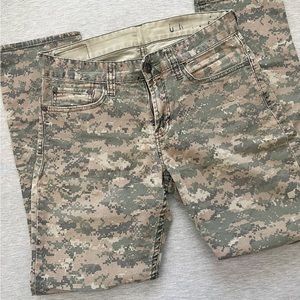 Vintage Bullhead Pixelated Camo Pants